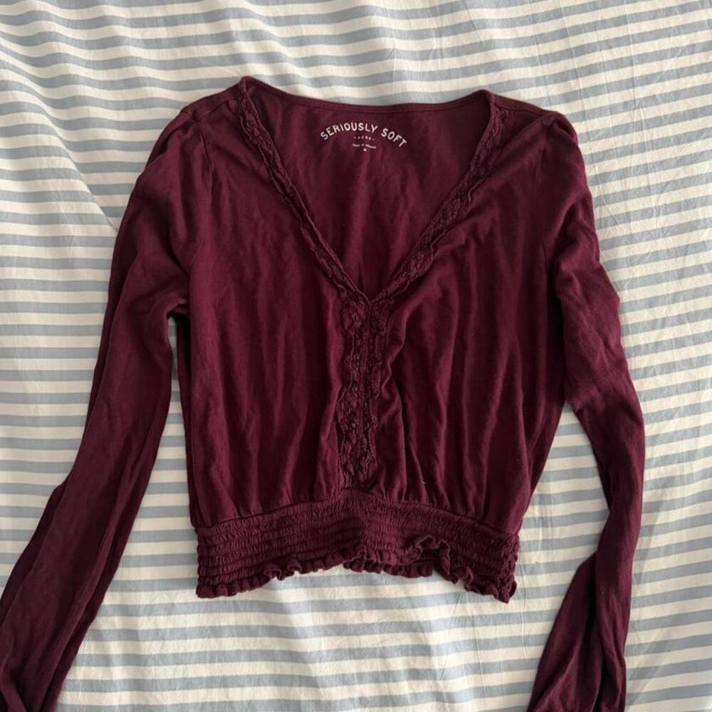Maroon long sleeve crop top